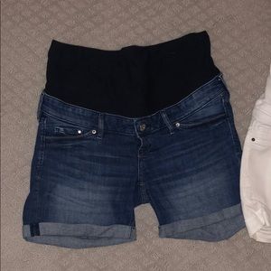 H&M maternity shorts in excellent condition !